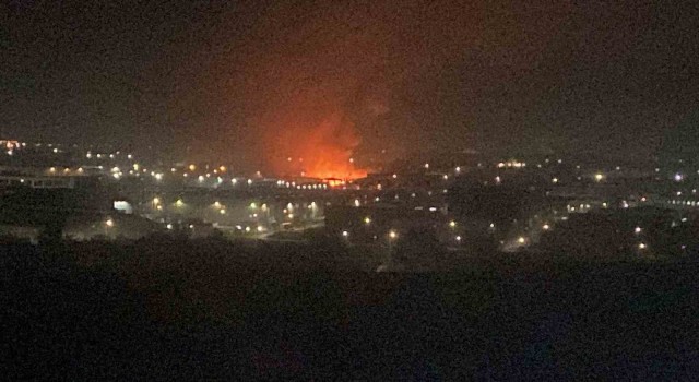 Dev yangın ilçenin her yerinden göründü: Sahura kalkanlar alev topuyla uyandı