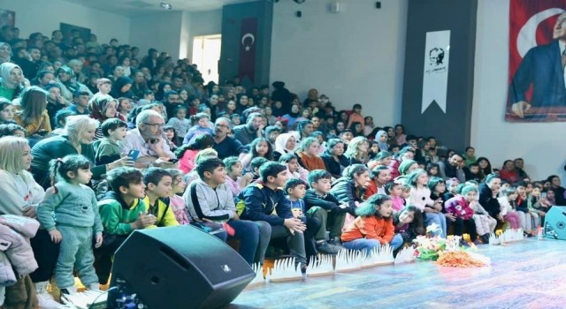 Didimde müzikli tiyatro oyununa yoğun ilgi gösterdi