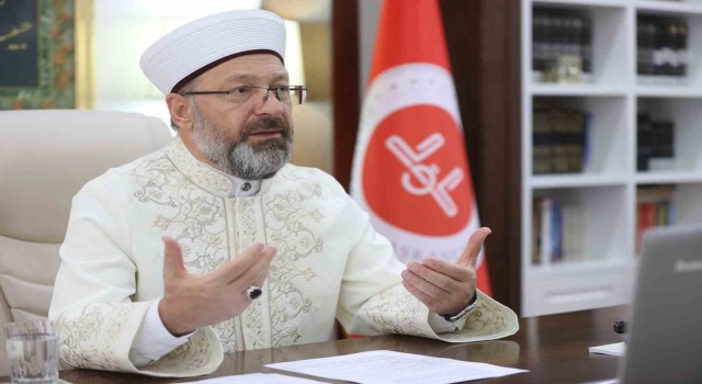 Diyanet İşleri Başkanı Erbaş: “Kuranı okuyarak ve Türk bayrağını tanıyarak içinizdeki kötülere en büyük cevabı verin”