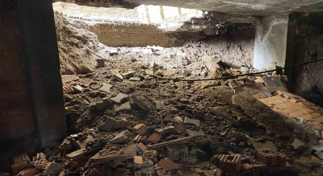Diyarbakırda 5 katlı apartmanın duvarları sel nedeniyle çöktü
