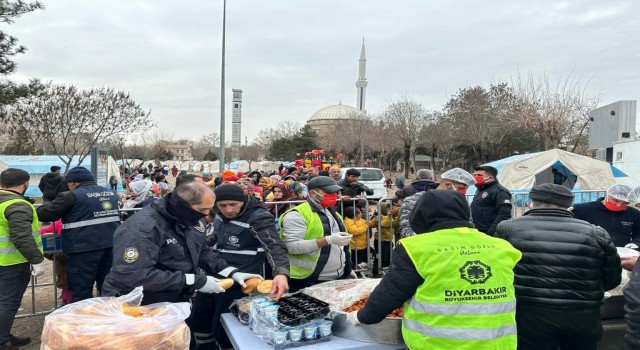 Diyarbakırda çadır kentlerde 10 bin depremzede ağırlandı