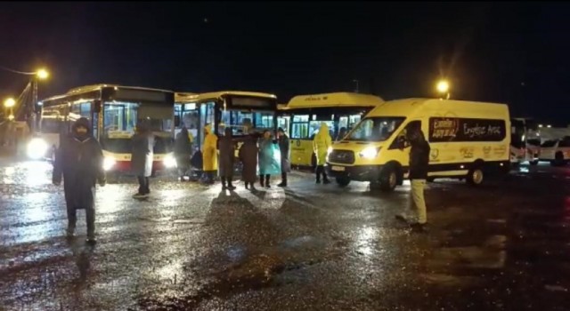 Diyarbakırda çadır kentte kalan vatandaşlar sağanak nedeniyle tahliye edildi