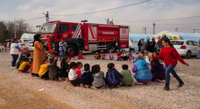 Diyarbakırda çadır kentteki çocuklar oyunlarla mutlu ediliyor