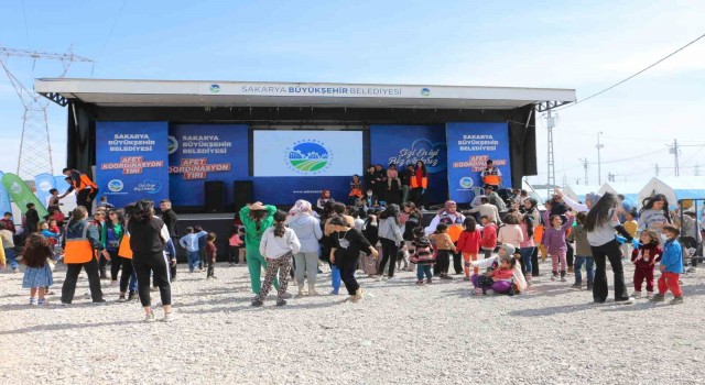 Diyarbakırda depremzede çocuklar travmalarını müzik eşliğinde atlatıyor