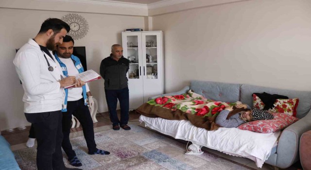Diyarbakırda evde sağlık hizmeti depreme rağmen aralıksız sürüyor