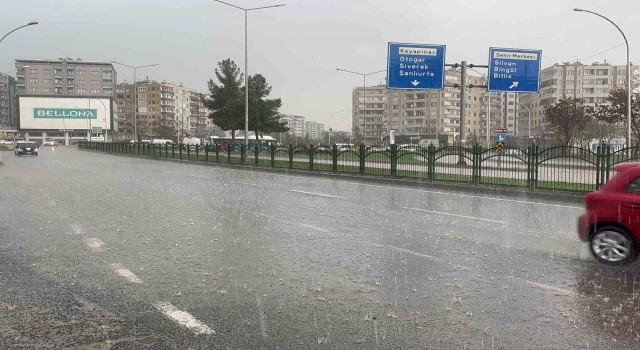 Diyarbakırda kısa süreli sağanak etkili oldu