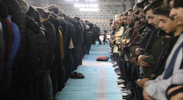 Diyarbakırda Ramazan ayının ilk teravih namazı kılındı