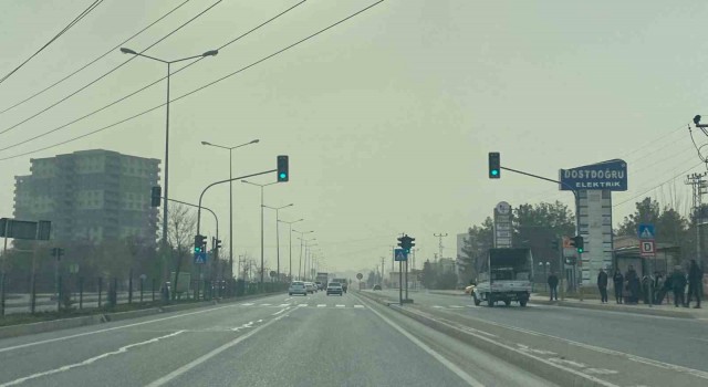 Diyarbakırda toz taşınımı hayatı olumsuz etkiledi