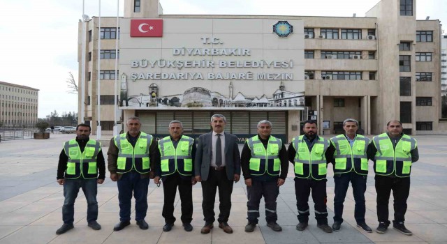 Diyarbakırdan Hataydaki inşaat çalışmalarına destek gönderdi