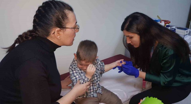 Doktorların başarılı operasyonuyla yeniden parmaklarını oynatma imkanını yakaladı