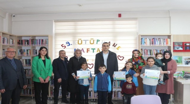 Domaniçte en çok kitap okuyan öğrenciler ödüllendirildi