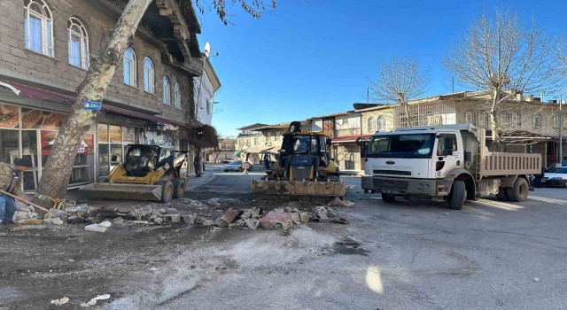 Dulkadiroğlunda ara sokaklar molozlardan temizleniyor