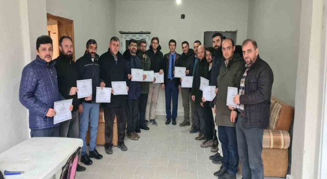 Dumlupınarda vaaz ve hutbe kursuna katılan imam ve müezzinlere katılım belgesi