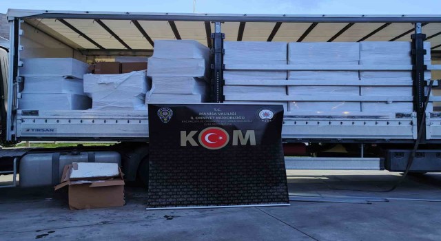 Durdurulan tırda milyonlarca bandrolsüz kaçak sigara ele geçirildi