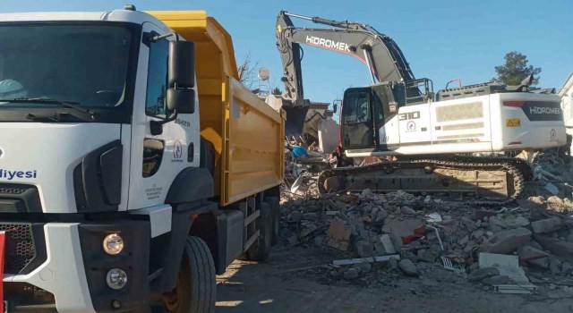 Düzceden deprem bölgelerine bin 741 personel ve 414 araç gönderildi