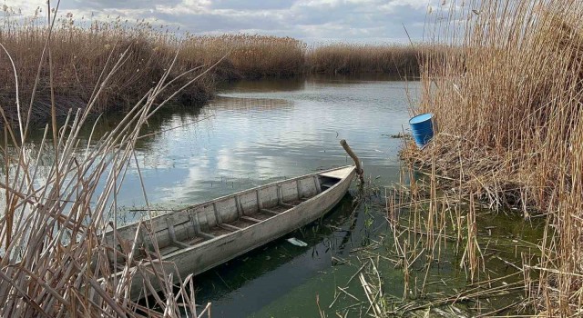 Eber Gölünde kış mevsiminde beklenen yağış alınamadı