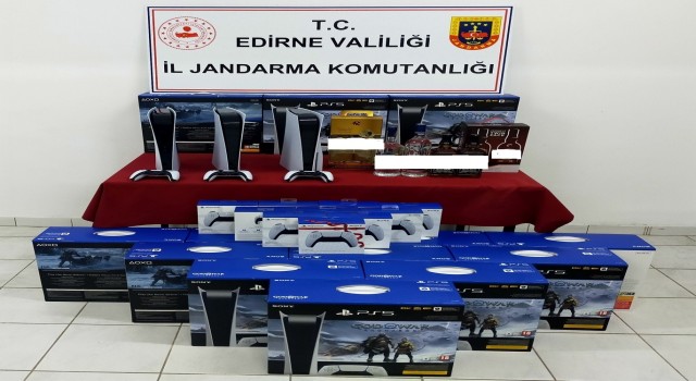 Edirnede kaçak oyun konsolu ve içki ele geçirildi