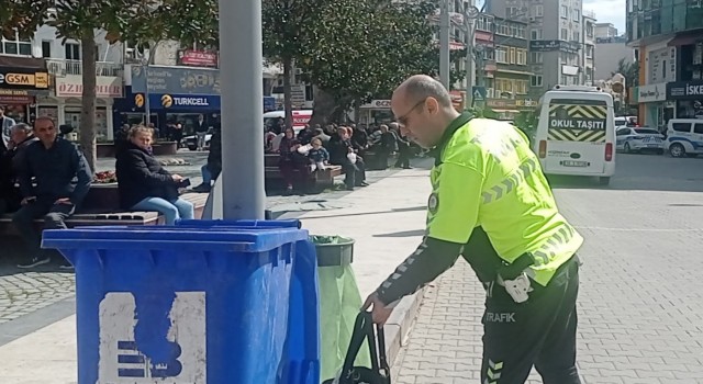 Edremitte şüpheli çanta polisi alarma geçirdi