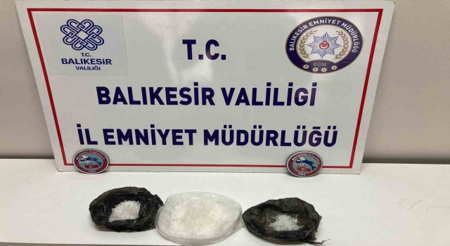 Edremitte şüpheli paketten uyuşturucu çıktı