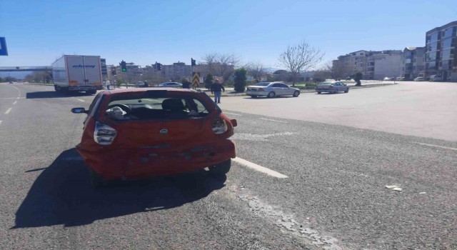 Edremitte zincirleme trafik kazası: 1 yaralı