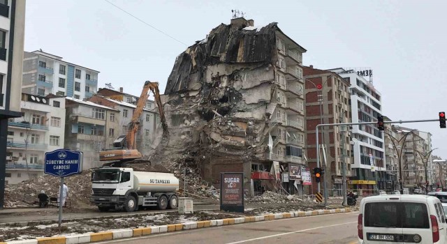 Elazığda ağır hasarlı bina sayısı 4 bin 73 oldu