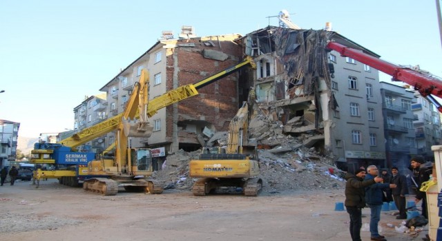 Elazığda çöken apartmanın betonarme projesini yapan sanığa 3 yıl mesleği yapmama cezası