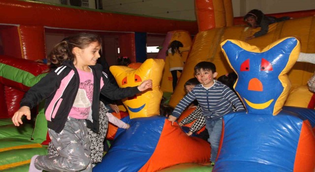 Elazığda düzenlenen festivalde çocuklar doyasıya eğlendi