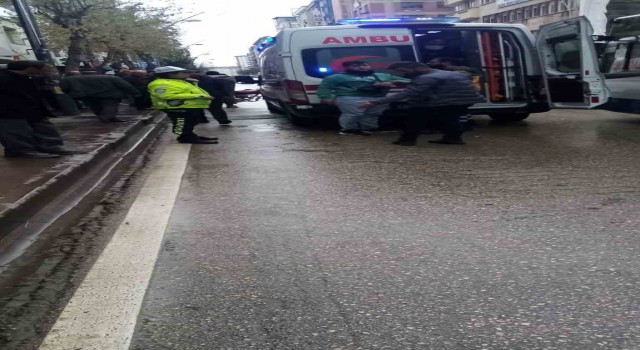 Elazığda motosiklet yayaya çarptı: 2 yaralı