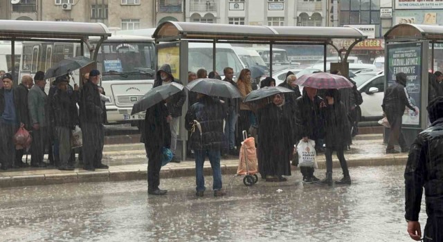 Elazığda sağanak yağış etkili oldu