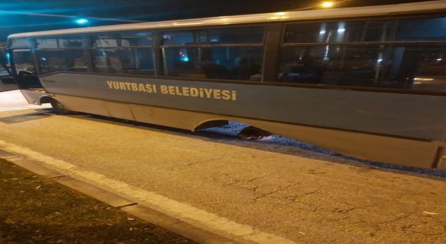 Elazığda yolcu dolu otobüsün arka tekeri fırladı