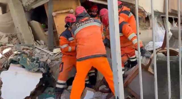 Elini tutup ‘abi beni bırakma dedi, 20 saatte kurtardılar