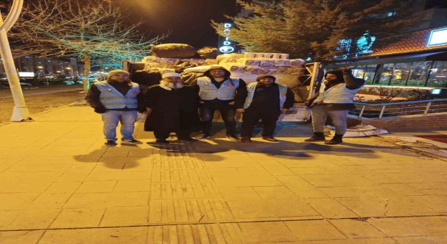 Emekli polis ve arkadaşlarından deprem bölgesine yardım eli