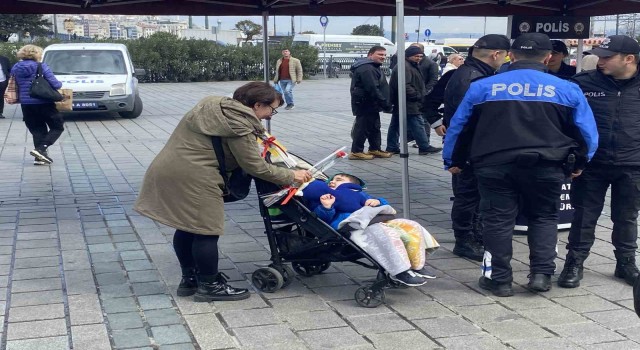 Eminönünde kadınlara KADES uygulaması tanıtıldı
