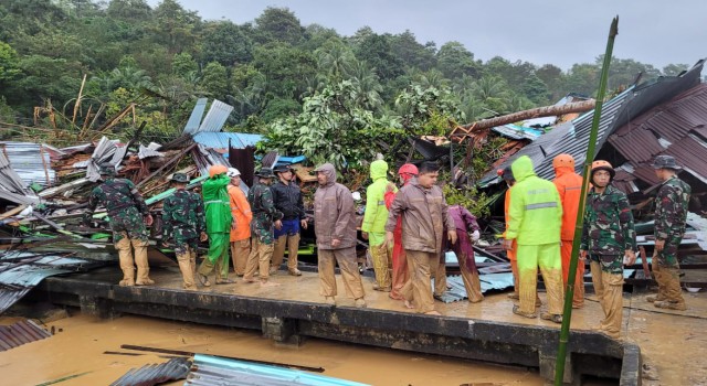 Endonezyadaki toprak kaymasında can kaybı 21e yükseldi