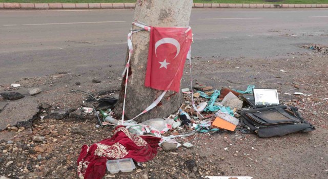 Enkazdan çıkan Türk bayrakları ve manevi değerler yerde kalmadı