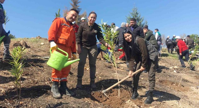 Erdemlide deprem şehitleri hatıra ormanına ilk fidanlar dikildi