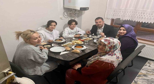 Ertuğrul Başkan iftarda depremzede aileye misafir oldu