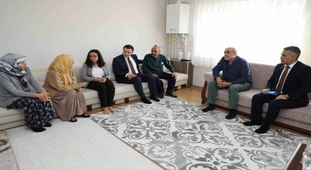 Erzincana gelen afetzede aileler ziyaret edildi