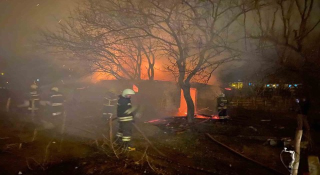 Erzincanda ahır yangını