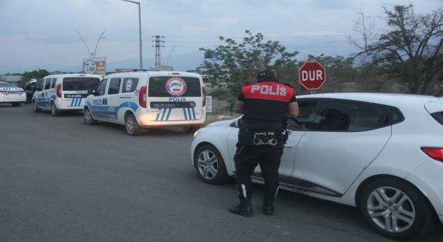Erzincanda çeşitli suçlardan aranan 58 kişi yakalandı, 19 kişi gözaltına alındı