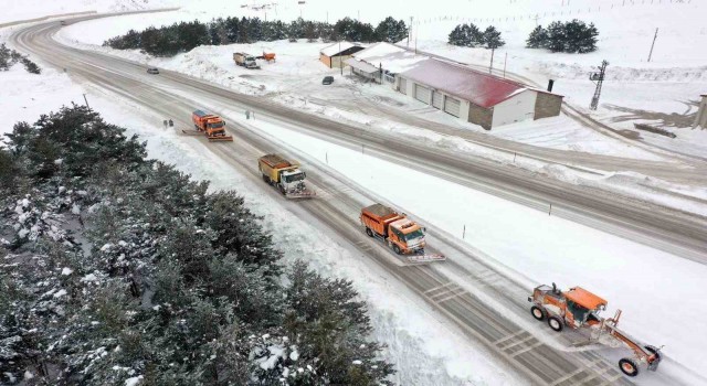 Erzincanda kar ve tipiden 135 köy yolu ulaşıma kapandı