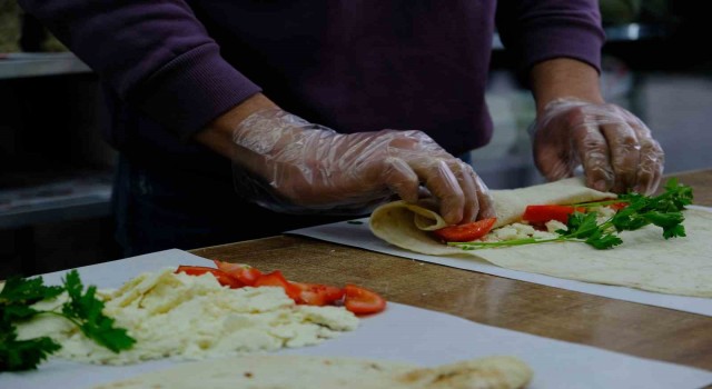Erzincanda sahur sofralarının vazgeçilmezi: “Tulum peyniri”