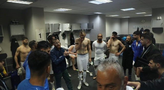 Erzurumspor FK Denizlide aldığı 3 puanı 12 Mart düşman işgalinden kurtuluş yıl dönümüne hediye etti