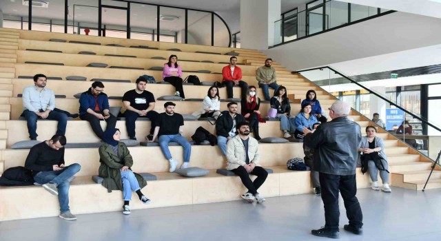 Esenyurtta açılışı yapılan Sinema Akademisinin ilk dersi gerçekleştirildi