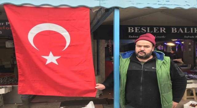 Eskişehirde dükkânlar Türk bayraklarıyla donatıldı