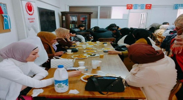 Eskişehirde okuyan Türk Dünyası öğrencileri, Türklüğünün yöresel lezzetleri etrafında toplandı