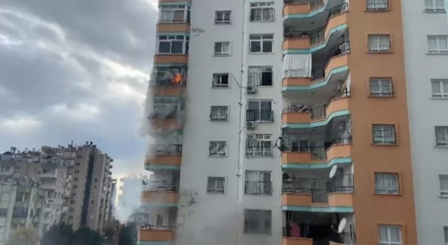 Ev tadilatında çıkan yangın mahalleliyi korkuttu