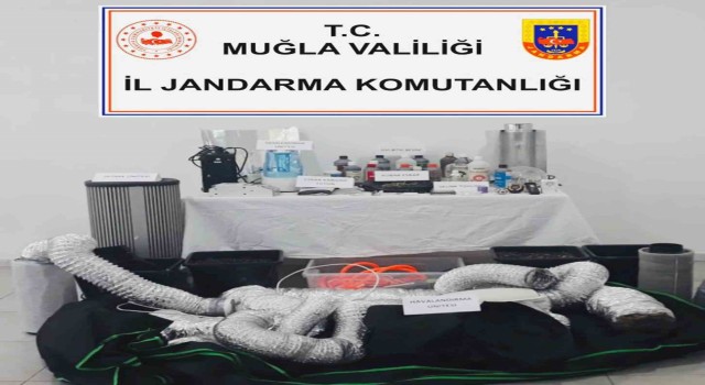 Evde uyuşturucu imalatına jandarma operasyonu