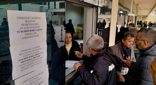 EYTliler için Bursada örnek uygulama...Kurum dışına masa kurdular, kuyruğu bitirdiler