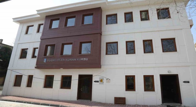 Eyüpsultanda Düğmeciler Kuran Kursunu hizmete açıldı